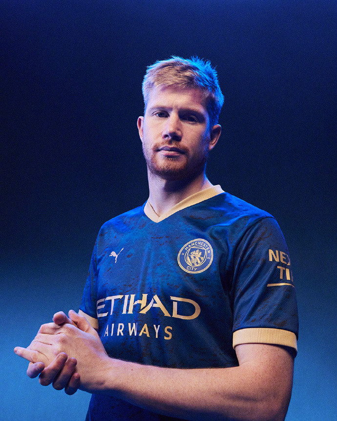 欧冠决赛用球谍照：包含白+深紫，灵感来自举办城市布达佩斯