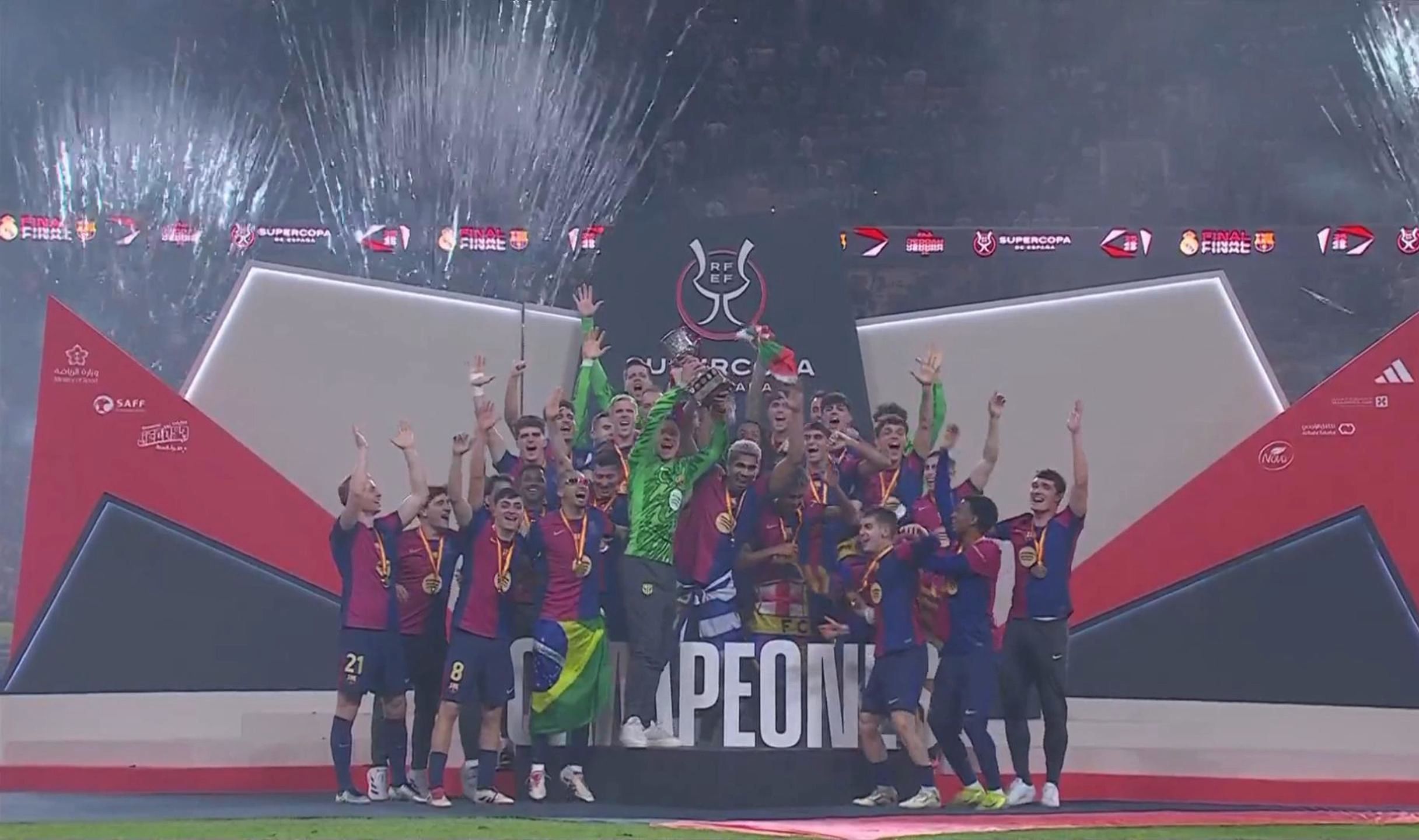 足球曼联门将世界级神扑登上热搜