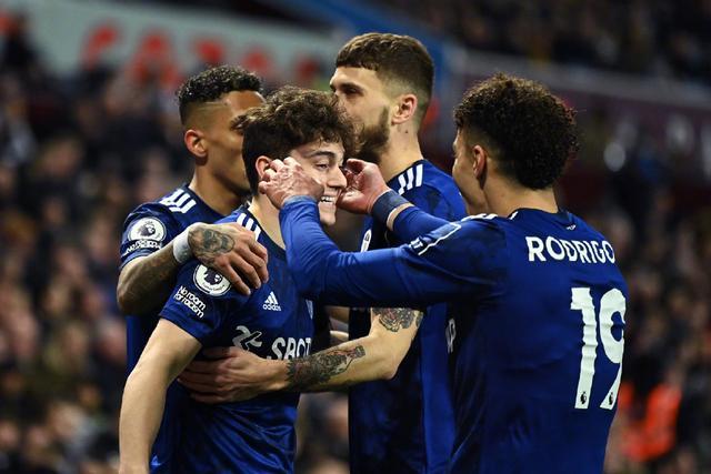 脚步不够快！首发的杨瀚森侧移被吹阻挡 4分钟不到累积2犯被换下