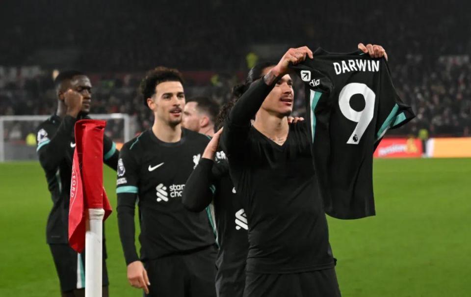 维拉客场4-3逆转布莱顿，终结其英超主场不败纪录，升至第三名。