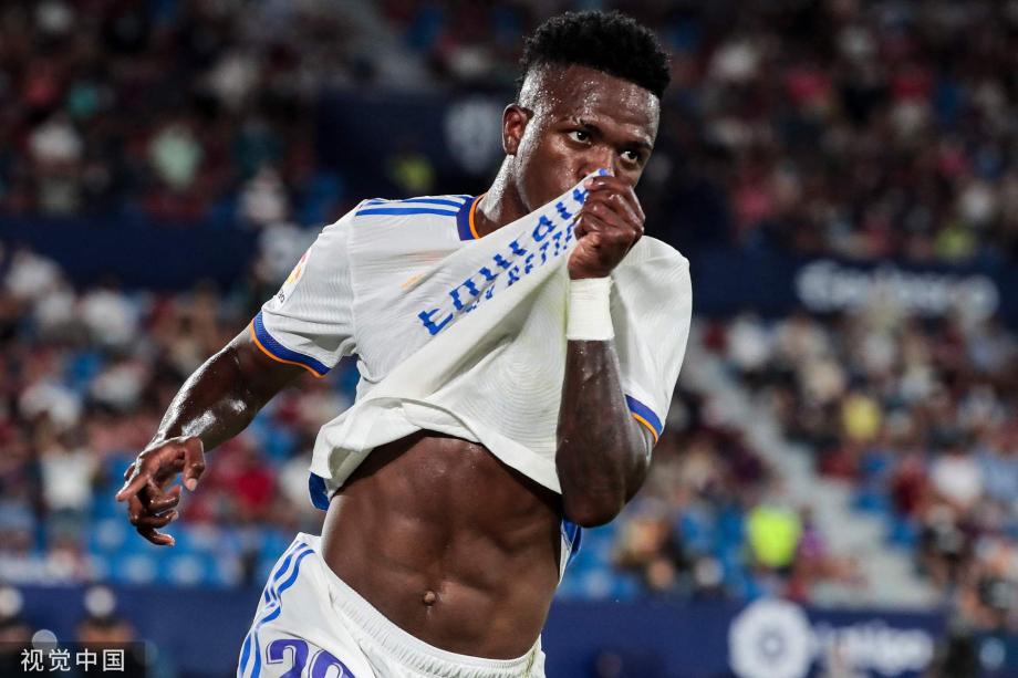 颜骏凌：本赛季真正的冠军点是德比，三冠王比第一次夺冠更难