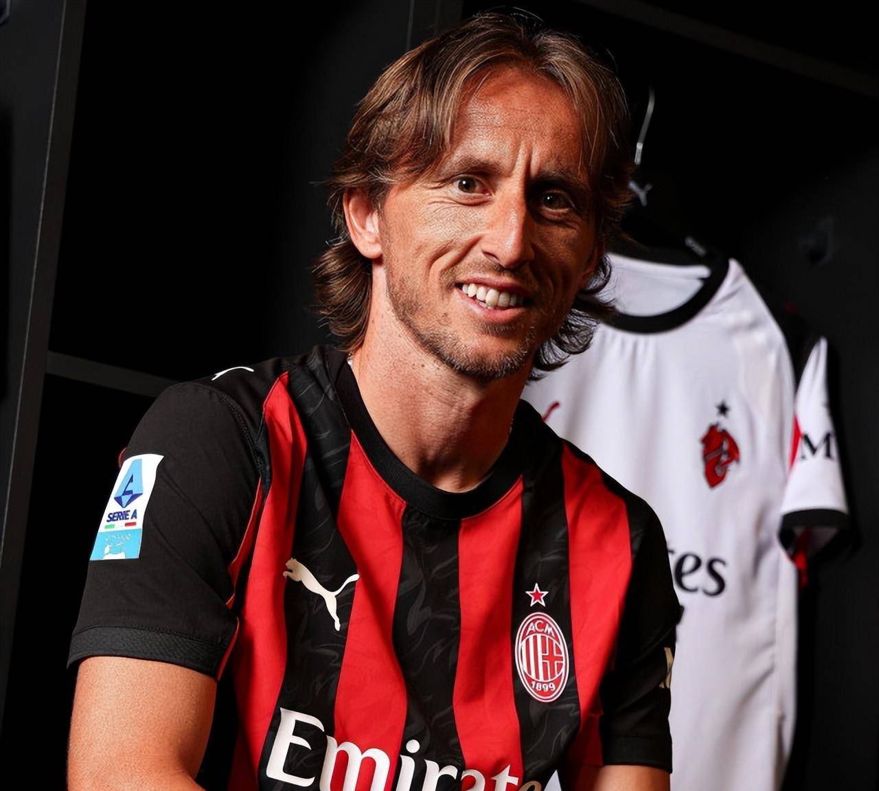 波兰媒体：莱万妻子经常分享跳交际舞的视频，引发了夫妻争吵