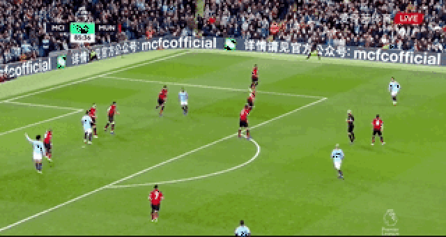 获黄金球拍仅10天，28岁樊振东再迎喜讯，努力多年成父亲最大骄傲