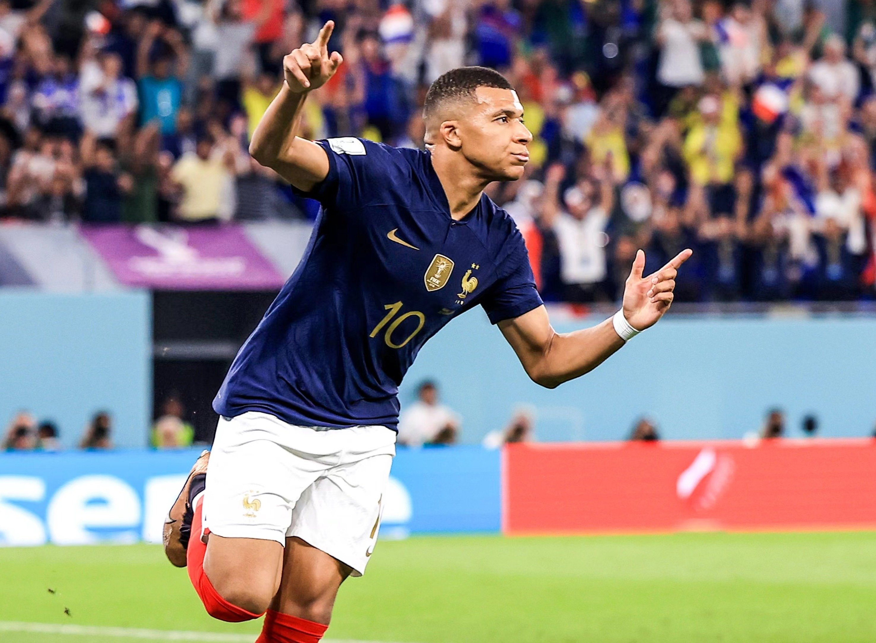 曼联对阵埃弗顿豪取42胜，太妃糖本赛季平均首发年龄最大