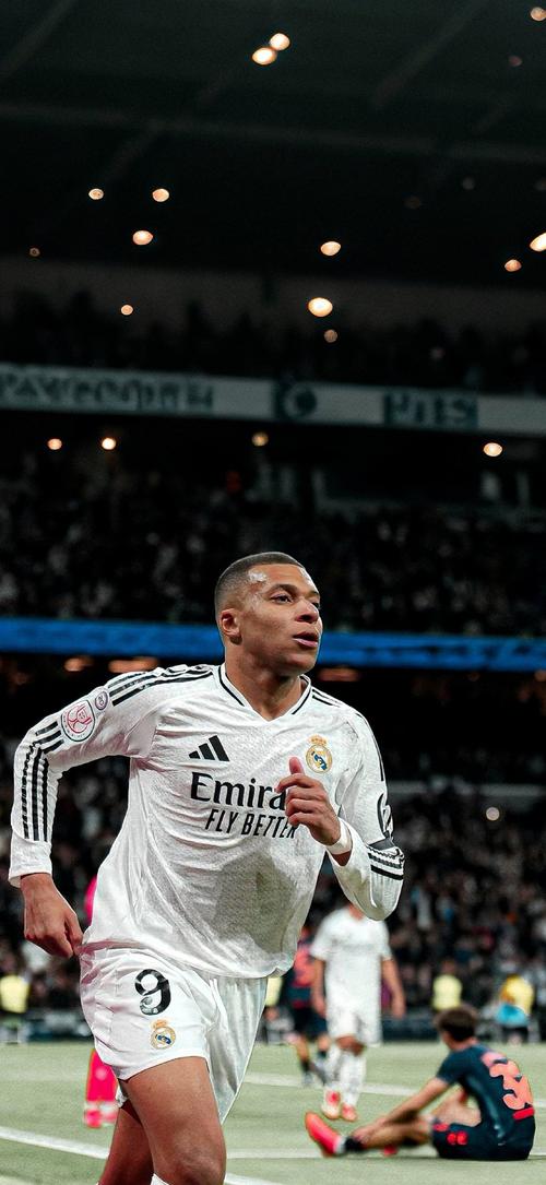 国脚赛后晒训练照，状态回暖