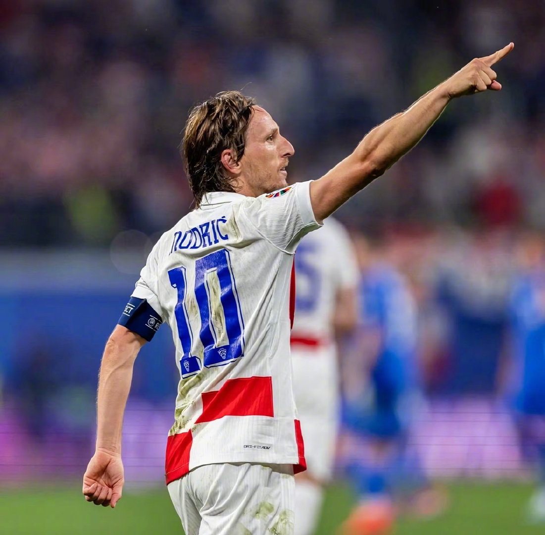 刘军帅晒海牛队与远征军合照：又在末轮完成目标，祝未来可期