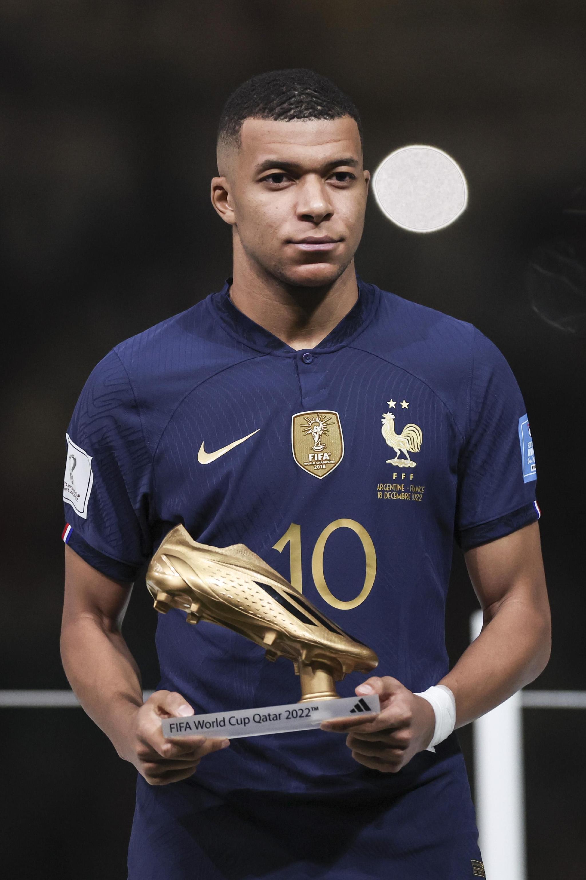 德天空：拜仁看上安德莱赫特17岁中场德卡特